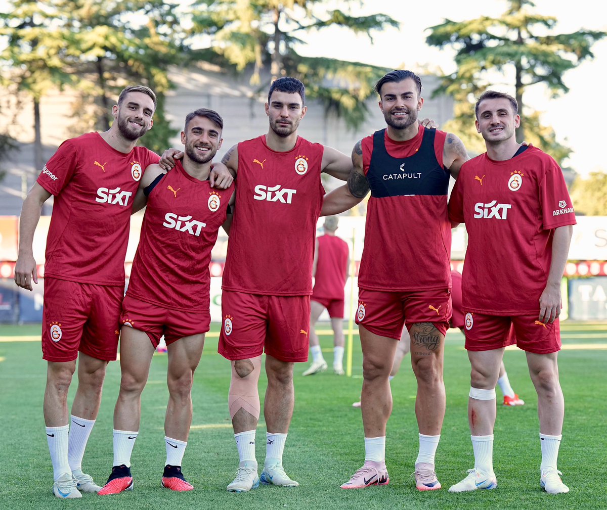 Birlikten kuvvet doğar! 💪🏽 
<a href="/GalatasaraySK/">Galatasaray SK</a>