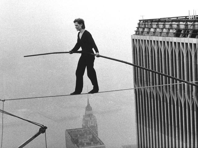 NYcheesy's tweet photo. OTD in 1974
#PhilippePetit aged just 24, secretly walked on a tightrope between the tops of the Twin Towers in New York.
1,300 ft above the ground, he performed for 45 minutes making 8 passes which was brilliantly featured in the film #TheWalk &amp; the documentary #ManOnWire. https://t.co/EEErM0LhFk