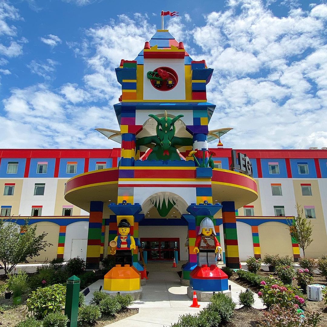 I_LOVE_NY's tweet image. Take an unforgettable getaway with the whole fam! 🤩 Explore the largest LEGOLAND theme park in the world, chase waterfalls in the Finger Lakes &amp;amp; more at family-friendly NY destinations: bit.ly/3zZ7bDd #FamilyFunMonth

📸: @littlekidbigcity_newyork / 📍 LEGOLAND New York