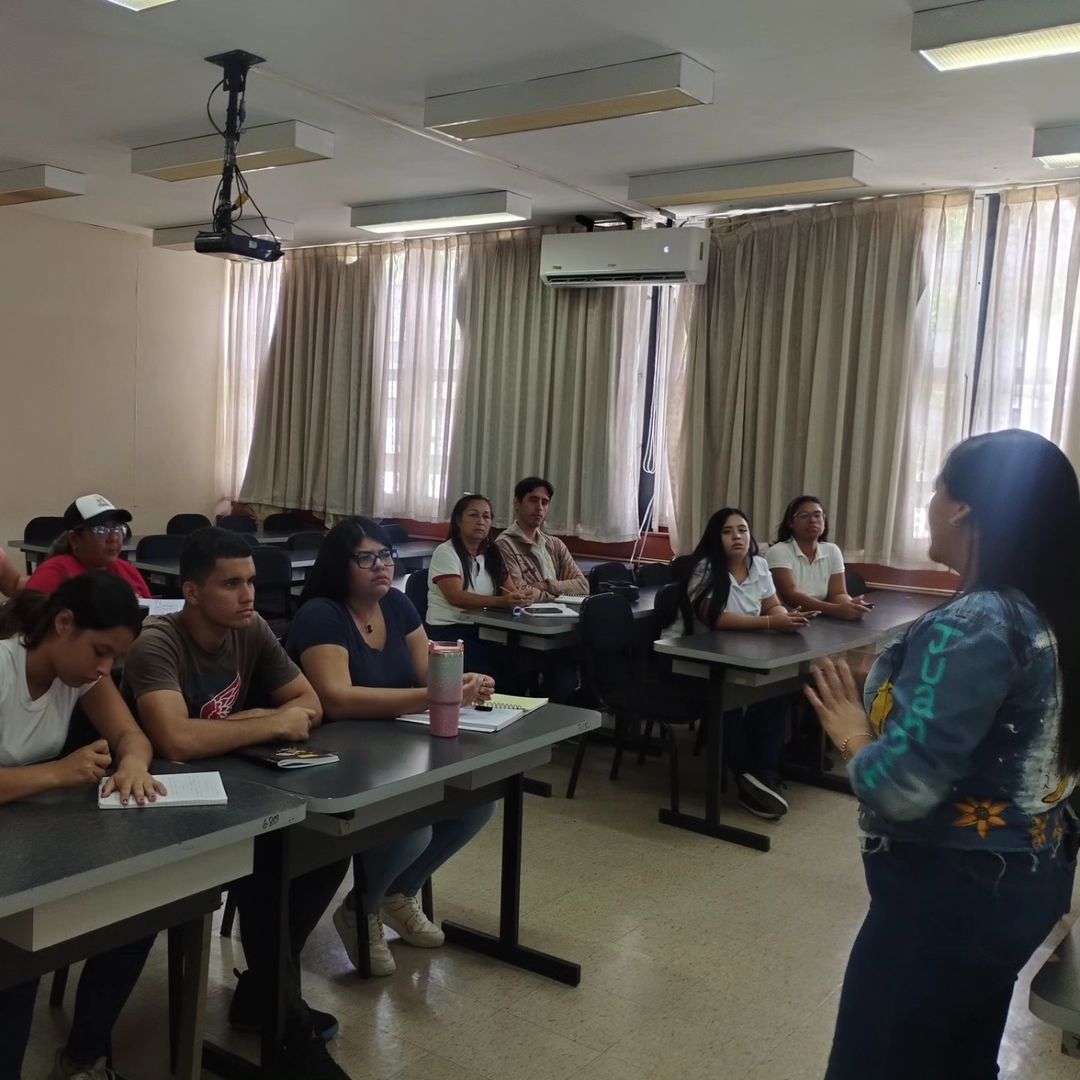 #7Ago | Fundación <a href="/Ciepe_VE/">Fundación Ciepe</a> capacita a su personal en materia de inocuidad y calidad agroalimentaria.

La jornada fue dirigida por profesionales de la División de Inocuidad y Calidad Agroalimentaria.

Conoce más ➡️tinyurl.com/mv4y4b9e

#JusticiaSoberana 🇻🇪