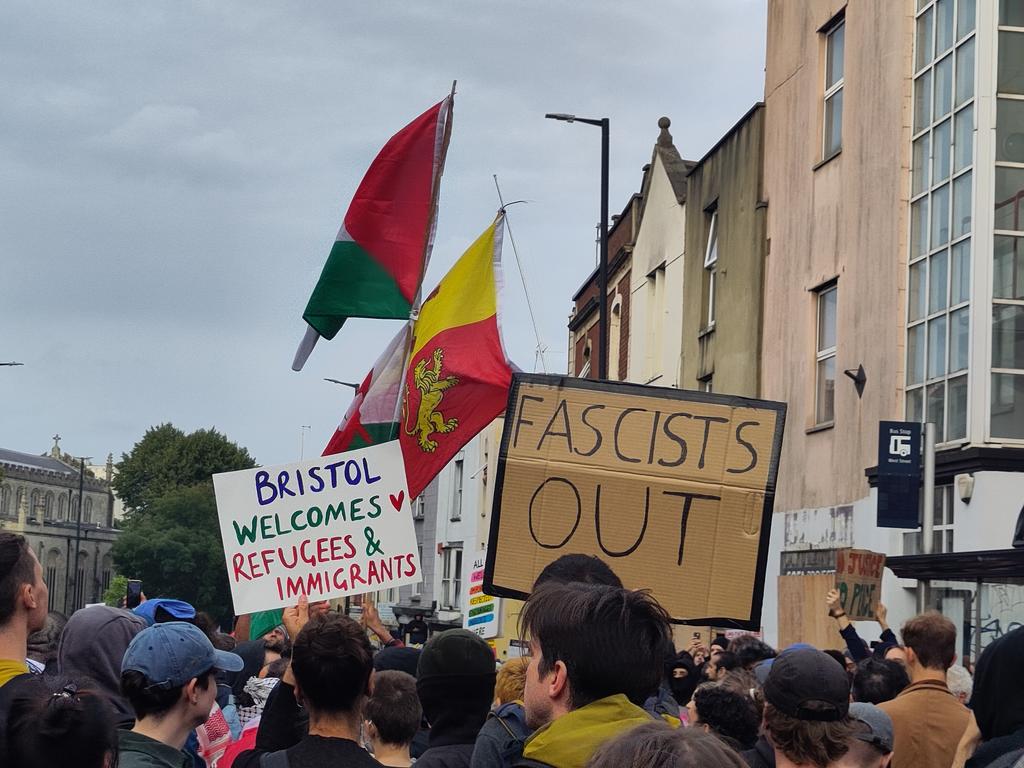 UrsMBB's tweet photo. We are many, you are few...
#bristol #refugeeswelcome https://t.co/EP5CtDLdzL