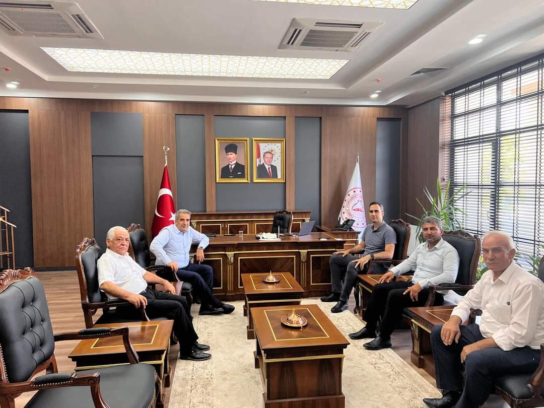osmanidaci's tweet photo. İl Genel Meclis Başkanımız Mehmet can erdoğan il genel Meclis Üyelerimiz M. Nuri Kuştepe ve Osman Deniz ile birlikte Samsat Kaymakamımız Sayın Yaşar Artar’ı makamında ziyaret ettik. https://t.co/W7kCM7Aelq