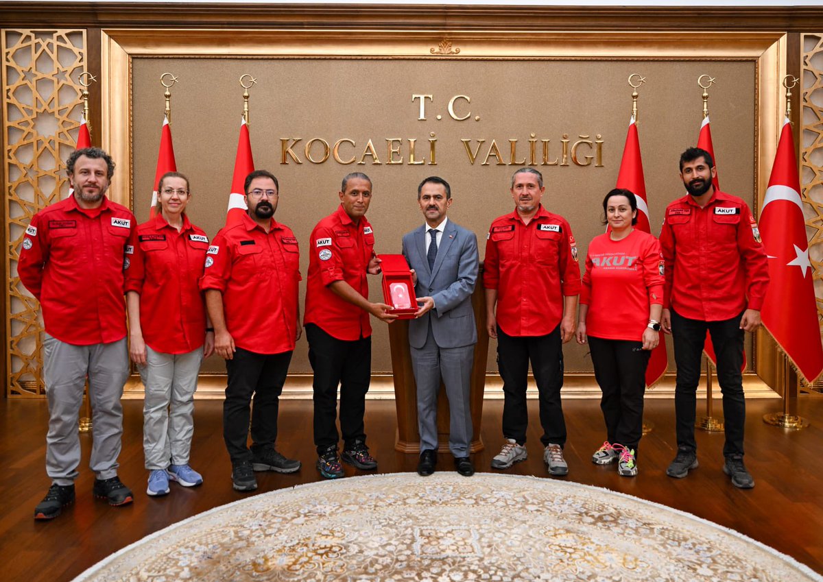 kocaelivaliligi's tweet photo. AKUT Ekibinden Vali Aktaş'a Hayırlı Olsun Ziyareti
⬇️ https://t.co/iN9kAovYbu https://t.co/7ejYrteUgr