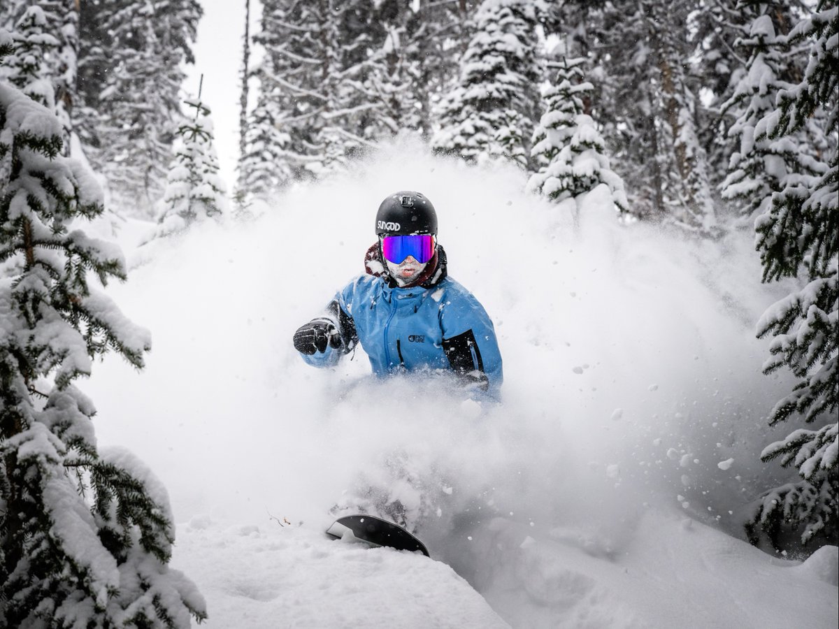 The heat has us looking forward to cold temps and face shots! 🔥 ❄️ 
Are you ready for winter?! 🏔️
#winterwednesday