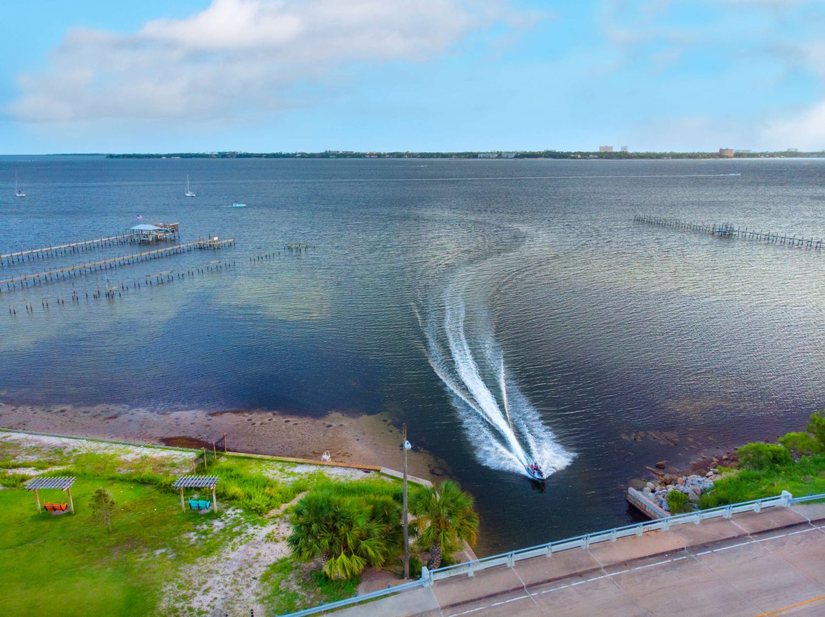 destination_pc's tweet photo. Find your way to the St. Andrews Bay! Whether you want to launch your watercraft from a public boat ramp or simply wade in from the bayside beach, a day on the water is always within reach in Panama City.
#LovePC #DestinationPanamaCity https://t.co/aFETLmsXq0