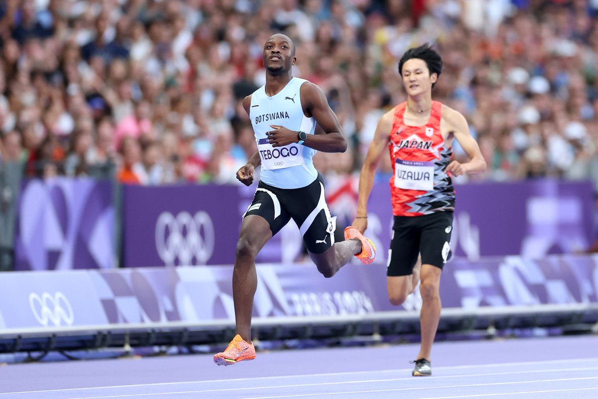 WorldAthletics's tweet photo. We see you Letsile 👀

🇧🇼's Letsile Tebogo stays ahead of 🇺🇸's @LylesNoah as he leads the 200m semifinals with 19.96.

#Paris2024 #Olympics https://t.co/Hecn76BK3o