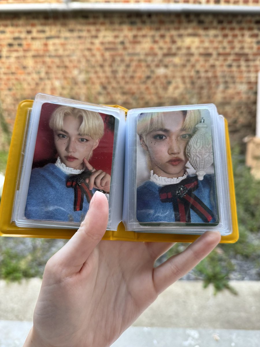 leetae03's tweet photo. Hello je vais vendre l’entièreté de ce mini binder , voici quelques images de ce qu’il peut y avoir dedans, le reste je vais le mettre en commentaire ^^ 

N’hésitez pas à retweet si vous connaissez des gens que ça pourrait intéresser merci 🤍🤍 https://t.co/4eDxT3tJ9r