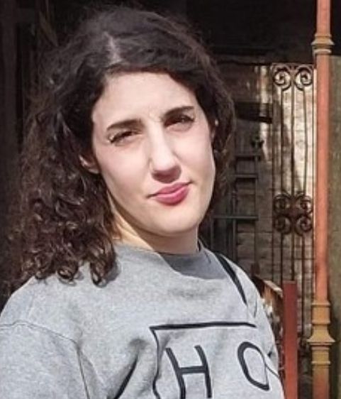 Macabro el hallazgo del cuerpo sin vida de Rocío desaparecida desde el viernes en Mdp.  Estaba en un "aguantadero" dónde pibas es situación vulnerable eran explotadas sexualmente. Mientras la encontraban gracias a los datos que aporto su familia, su femicida se daba a la fuga. 👇🏽