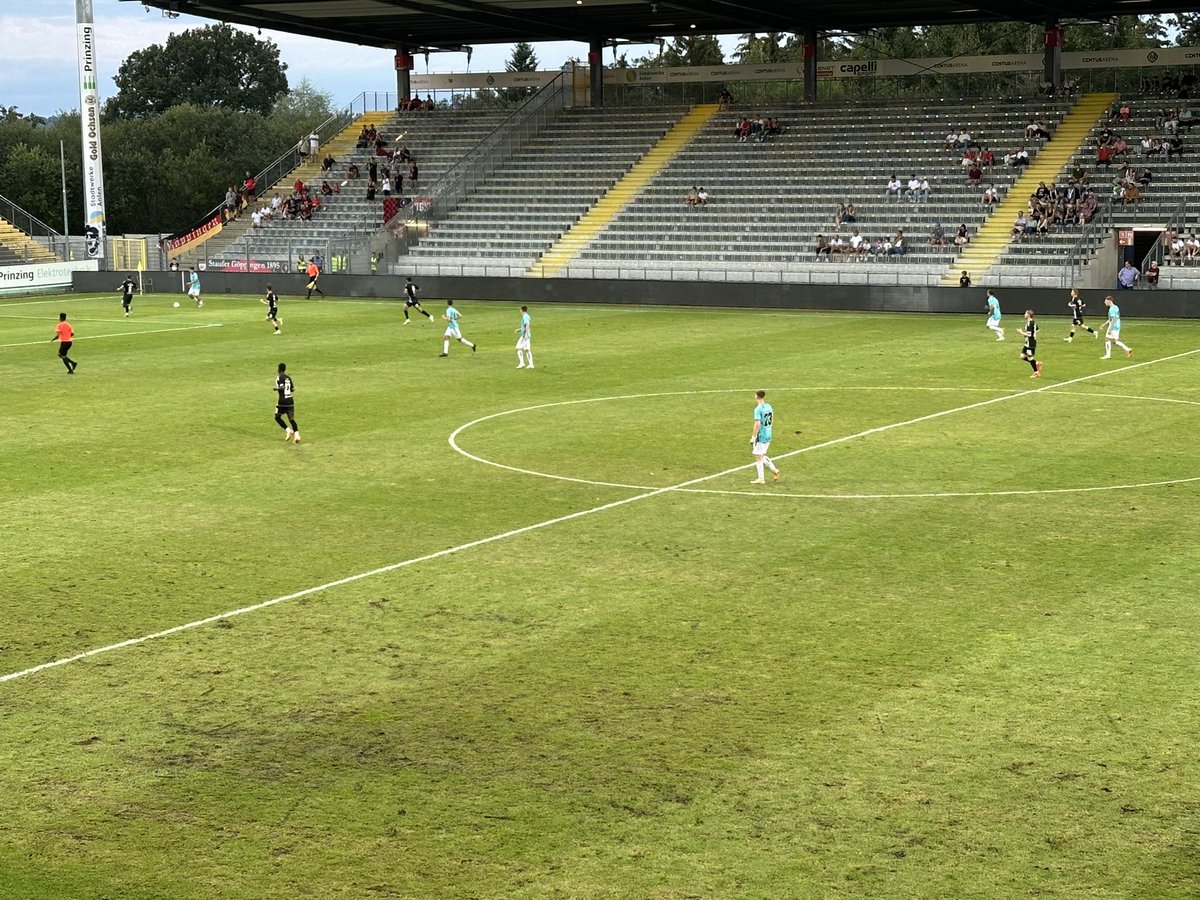 Constantinho's tweet photo. Die Vorfreude bei @s04 vor dem Spiel im #DFBPokal beim @VfRAalen1921 auf den Rasen in der #Centus Arena 🏟️ ist bestimmt riesengroß… 😂 #VfRS04 #Schalke #S04 #Aalen Es wird rutschig… https://t.co/nbowFkJ6Uy