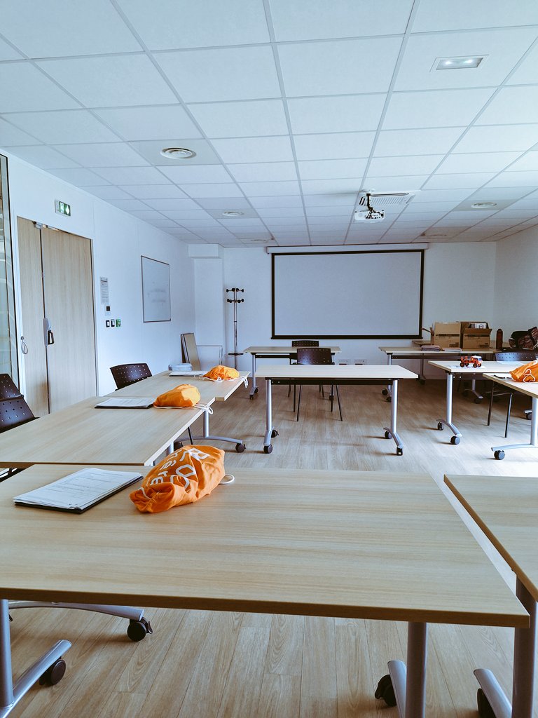 Ce matin au sein de l'agence <a href="/FranceTravail/">France Travail</a> Creil : 1 atelier auprès des jeunes du #CEJ pour promouvoir l'immersion professionnelle. 
Mais aussi l'atelier Détection de Potentiel Industrie, qui permet d'explorer les habilités afin de découvrir les secteurs d'activités porteurs. 🤝