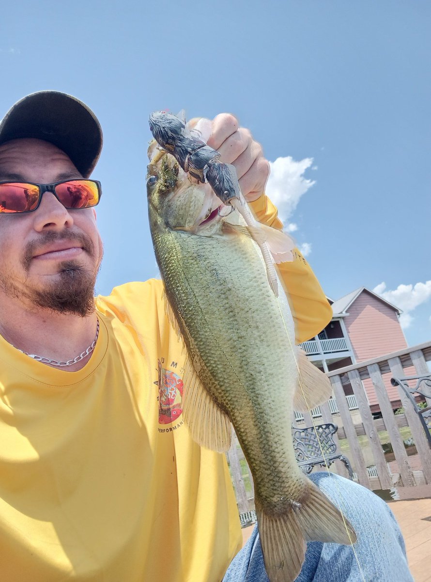 cakm85's tweet photo. When throwing big baits I'm making sure I'm wearing the yellow baitium shirt it been kinda lucky for me. If y'all want one 👀 the bio for the link and discount code also have new links for all the new baitium shirts check them out you won't regret it. #baitium #fyp #fishing. https://t.co/luNb1cAkJO