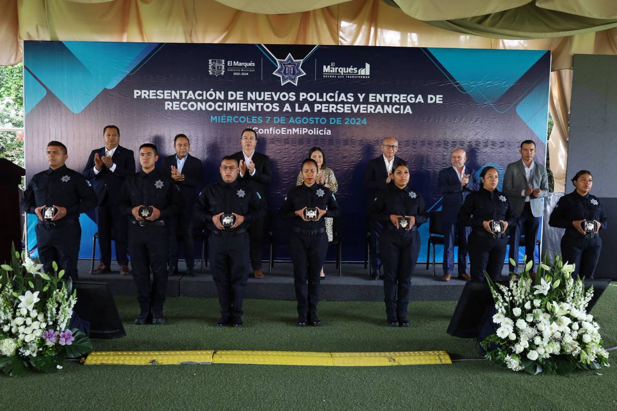 Dr_JuanMartinGT's tweet photo. Muchas gracias a la Presidenta Municipal de @mpio_El_Marques Mtra. Claudia Martínez Guevara y al secretario de seguridad pública, Javier Cortés por la invitación a la presentación de los nuevos elementos policiales que se integran a la corporación,  formados  en el  #CECAFIS https://t.co/gLhKfy5anD