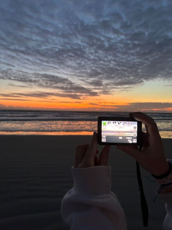 DylanBrown87575's tweet photo. 🌅 Ended the day with a stunning sunset view. The perfect way to unwind after a day of capturing the beauty of Hawaii! 📸#SunsetMagic #TravelPhotography #IslandSunset #EveningBliss https://t.co/FQ8RSS8kMX
