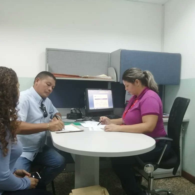 OACARORAIVSS's tweet photo. #07Agos| 
La OA CARORA se mantiene activa atendiendo y recepcionando documentos en materia de presentaciones en dinero así como también brindando asesoría y seguimiento a empleadores del sector privado.
#VenezuelahaceJusticia 
@NicolasMaduro 
@magalygutierrezvina 
@ivssoficial https://t.co/cQlnjoo64C