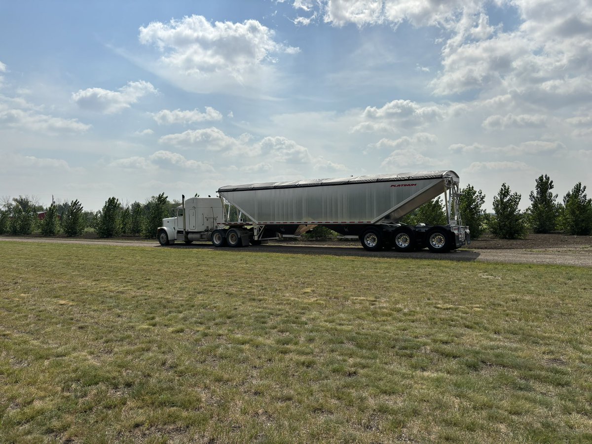 Nice Tri axle heading to Montmartre