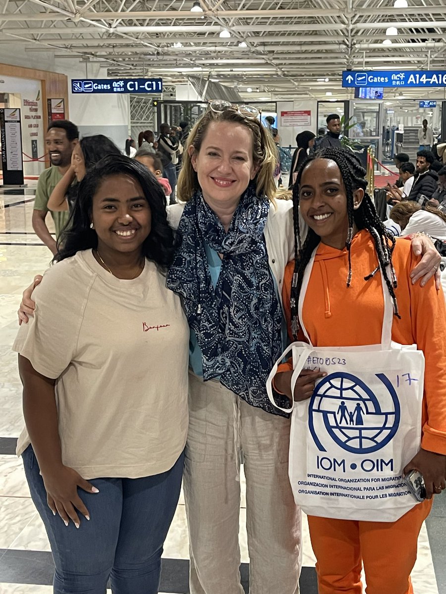 AmyEPope's tweet image. Love seeing the @UNmigration bag when I travel. Even better when I get to meet the refugees who are being resettled. Their smiles say it all. ❤️