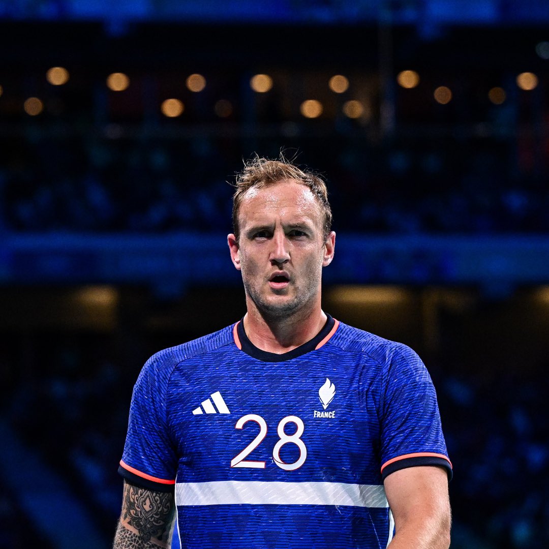 Clap de fin en Bleu pour Valentin Porte 🇫🇷

Valentin Porte vient de disputer son dernier match sous les couleurs de l’équipe de France !

Entre 2013 et 2024, il a connu pas moins de 195 sélections avec les Bleus, remporté deux fois l’Euro, deux fois le Mondial et une fois les JO