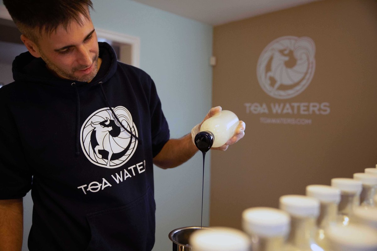 TOAwaters's tweet image. Our signature wax seal is hand-dipped with precision, symbolizing our commitment to quality and luxury. #SignatureSeal #FinalTouch&quot;