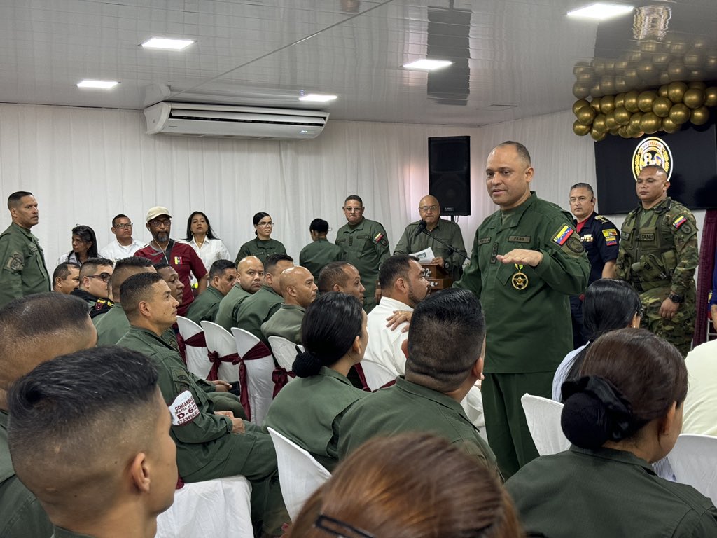 Hoy honramos y homenajeamos a nuestros Guardias Nacionales Bolivarianos, orgulloso de acompañar este acto de merecido ascenso de hombres y mujeres de valor que defienden y protegen al pueblo. Honor y gloria a estos valientes. #JusticiaSoberana