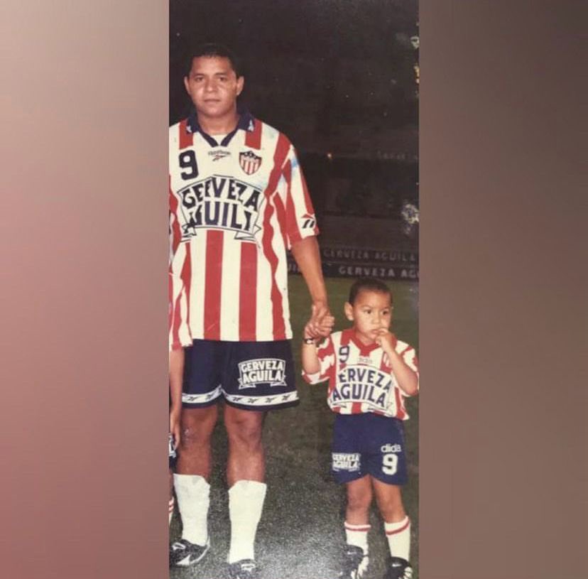 100 años de pura grandeza ❤️🤍 Y un amor para toda la vida, Feliz cumpleaños mi JUNIOR. 🥳 <a href="/JuniorClubSA/">Junior FC</a> 🦈

Gracias por el legado viejo <a href="/Ivan9Valenciano/">Iván René Valenciano</a> 9️⃣⚽️