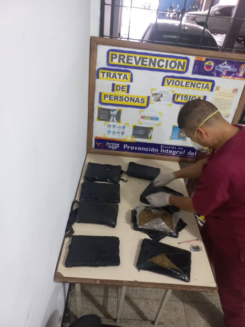 LC21GNB's tweet photo. #07Ago Experto químico realizó análisis de orientación pesaje y precintaje a 8 envoltorios contentivos de material vegetal con un peso neto de 4000 gr positivo para marihuana. Estudio que se realizó en apoyo al C.I.C.P.C - San Cristóbal. https://t.co/eakqRp4eGv