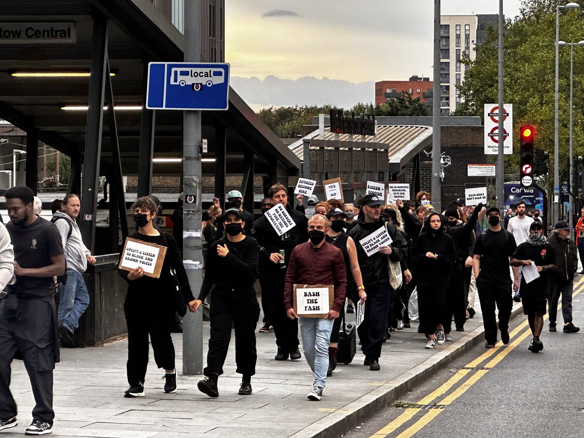 Walthamstow Central - about 10k ppl - peaceful, calm, determined, chatting to the cops: the actual working class of East London ... let's hope it stays this way #HopeNotHate