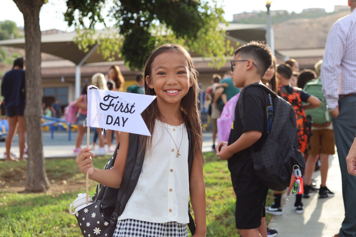 AlvordUnified's tweet photo. Backpacks? Check! 🎒
Lunchboxes? Check! 😋
Adorable first-day outfits? Double-check! 👚👗

Welcome to the 2024 - 2025 school year. It's going to be AWESOME! #EveryStudentByName https://t.co/kjjUp940Ya