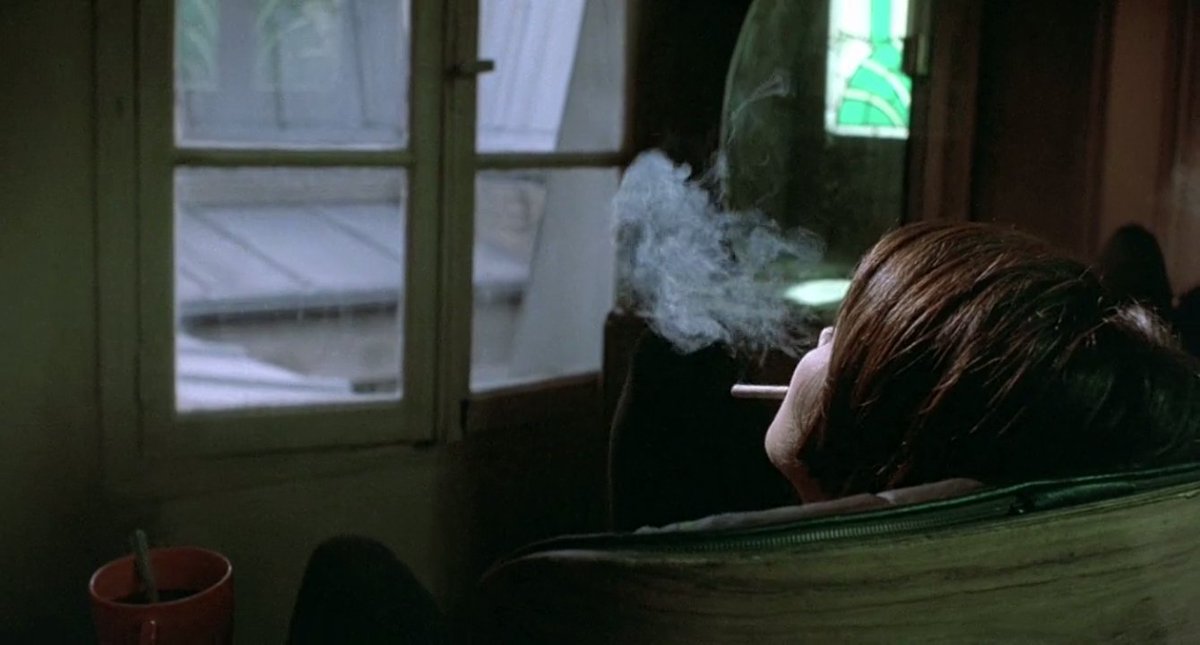 TheCinesthetic's tweet photo. three colors: blue (1994) dir. krzysztof kieslowsk https://t.co/4bzKuwcl9F