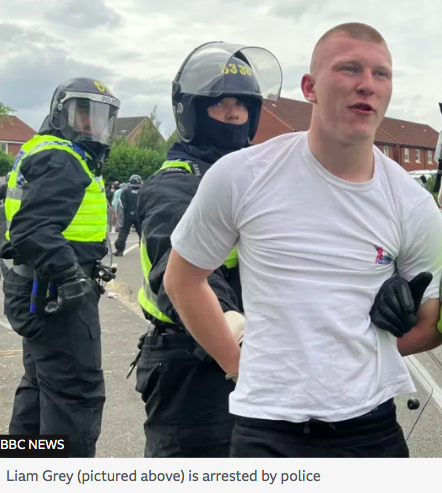 Geedeese's tweet photo. FAR RIGHT ARRESTS
LEFT: Liam Grey, of Mexborough, Rotherham cried in court when remanded in custody
RIGHT: Liam Ryan, of Clayton, Bradford sobbed at Manchester Crown Court. Remanded in custody
If they cry after arrest is that #TwoTear policing? 😆
#TwoTierPolicing #FarageRiot https://t.co/NO8kw5Wriq