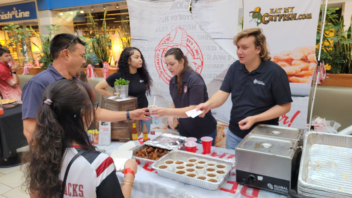 Little Rock Chamber (@lrchamber) on Twitter photo Don't miss out on the amazing food at RazorRock Tailgate!🍴 Enjoy delicious offerings from Chicken Salad Chick, <a href="/eatmycatfish/">Eatmycatfish.com</a>, <a href="/MyMainEvent/">Main Event</a>, Lost Forty Brewing, Personalized Bottle Water, and <a href="/SullivansSteak/">Sullivan's Steakhouse</a>. 🥗🦞🍻 Mark your calendar for 8/28!
bit.ly/4c2AtOT Don't miss out on the amazing food at RazorRock Tailgate!🍴 Enjoy delicious offerings from Chicken Salad Chick, <a href="/eatmycatfish/">Eatmycatfish.com</a>, <a href="/MyMainEvent/">Main Event</a>, Lost Forty Brewing, Personalized Bottle Water, and <a href="/SullivansSteak/">Sullivan's Steakhouse</a>. 🥗🦞🍻 Mark your calendar for 8/28!
bit.ly/4c2AtOT