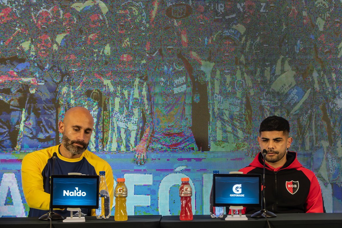 JAJAJAJAJAK la foto de fondo y la cara de banverga