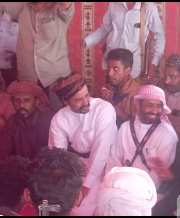 لسان حالهم يقول: أش الورطة اللي جبناها لأنفسنا بوصول هؤلاء.
لا تسألني عن الوضع، الضحكة والزرمة تبين.

#حضرموت 
#حضرموت_ترفض_الفساد