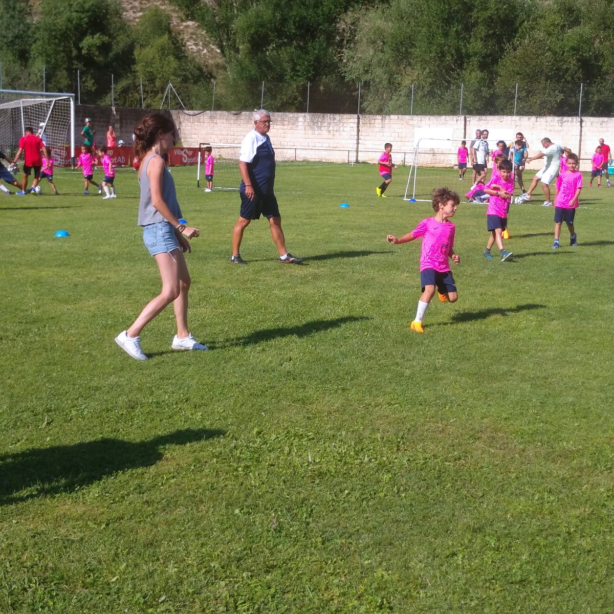 Nuestro día de la familia fue como todos los años un día especial para la organización. Las madres y padres tuvieron una gran participación y excelente condición física, lo ayudo a verse unos partidos competidos y entrenudos..