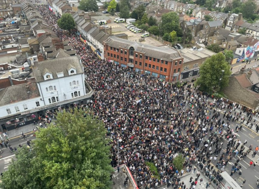 🚨 NEW: Around 10,000 people are counter-protesting in Walthamstow ahead of expected protests  

[<a href="/paulmasonnews/">Paul Mason</a> / <a href="/CharlottEngland/">Charlotte England</a>]