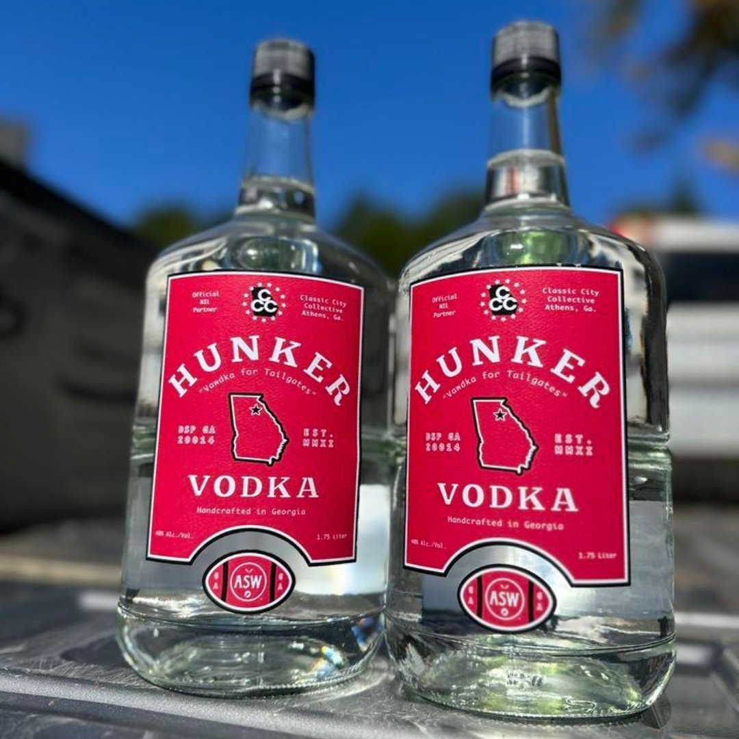 ClassicCityCLTV's tweet image. Hunker Vodka is the perfect choice for this fall. 

Sources say it's Elite just like the Dawgs

Get it now and support UGA student athletes at your tailgate this year: bit.ly/4dl1zT7