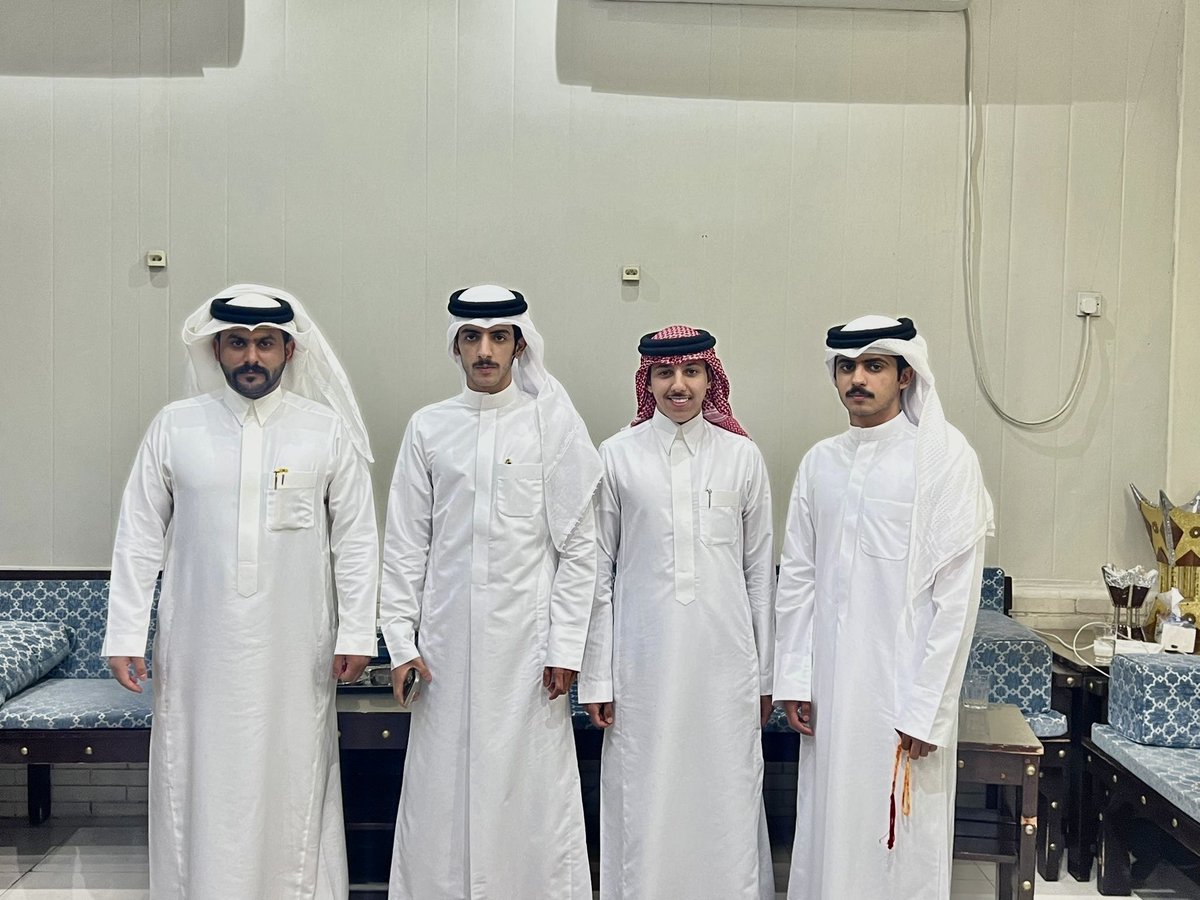 thmer911's tweet photo. سعدنا بالأمس 
•
•
بزيارة ابن العم عمر بن عبدالعزيز الجروه الخالدي بدولة الكويت صاحب الوقفه ومجملنا عند القريب والبعيد وهذا الي ينطبق عليه البيت 
راعّي الوقفه عرفناه بقبَــولة 
أبلجٍ روس النوايف تعداها 
 الله يجود عليه ويكثر خيره @2alkhaldie @3lerQ @Bin5ald911 #paaet https://t.co/fkJyHkrRS1