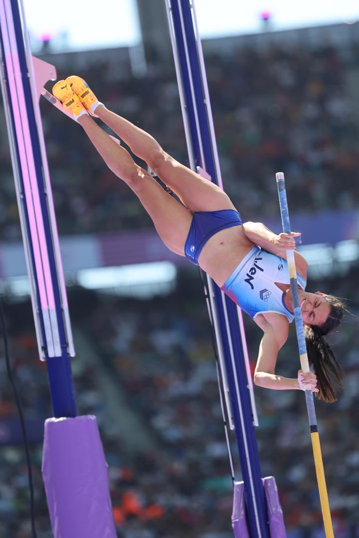 OfficialCOV's tweet photo. La princesa nacional logró saltar  4.60. pero no tuvo éxito en los 4.70m.

Robeilys Peinado nuevamente se ubica en el top 10 de una cita olímpica al haberlo logrado en Tokio, ahora en París. 

#Paris #Venezuela #Atletismo https://t.co/zkb66sI61S