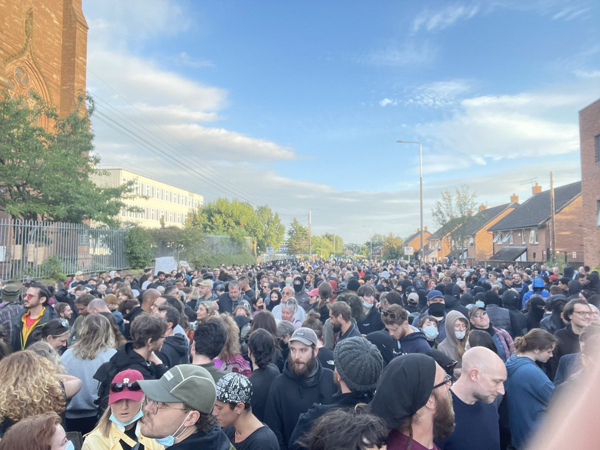 Absolutely enormous numbers out in Liverpool to defend an asylum charity from the threat of far-right violence 

Updates - liverpoolecho.co.uk/news/liverpool…