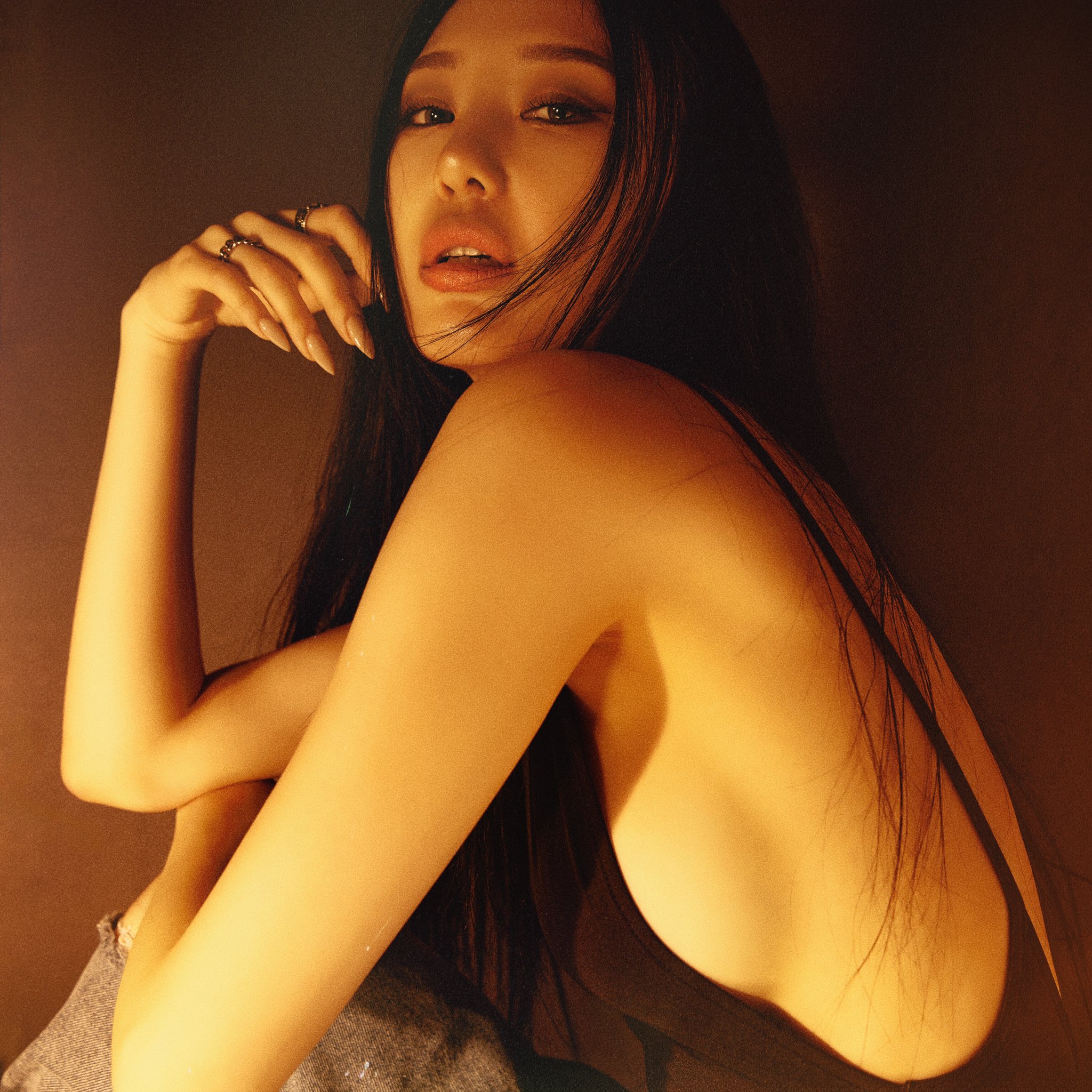 GUZsphpbAAA1dW7?format=jpg&name=large