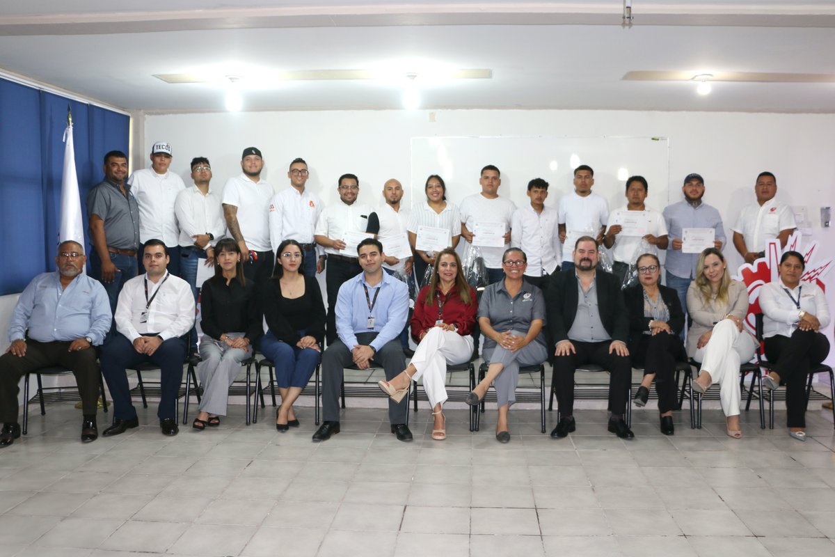 atcnld's tweet photo. Asistimos con entusiasmo a la graduación de la Primera Generación 2024-2025 de la especialidad de Operación de Autotransporte del CECATI 193 que apadrino Transportación y Servicios Rawill Felicitamos a los orgullosos graduandos y les deseamos mucho éxito. https://t.co/hAb0xqeE8Q