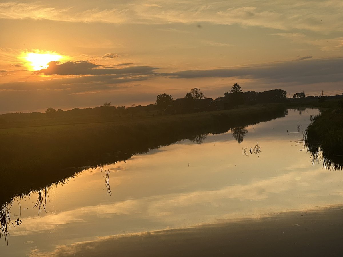 Mijn “achtertuin “ 🥰

#sundownlady 
#achterhoek #onverwachtehoek 
#woensdag #nofilter #fotosmetmnmobiel <a href="/OIjssel/">Oude IJssel</a>