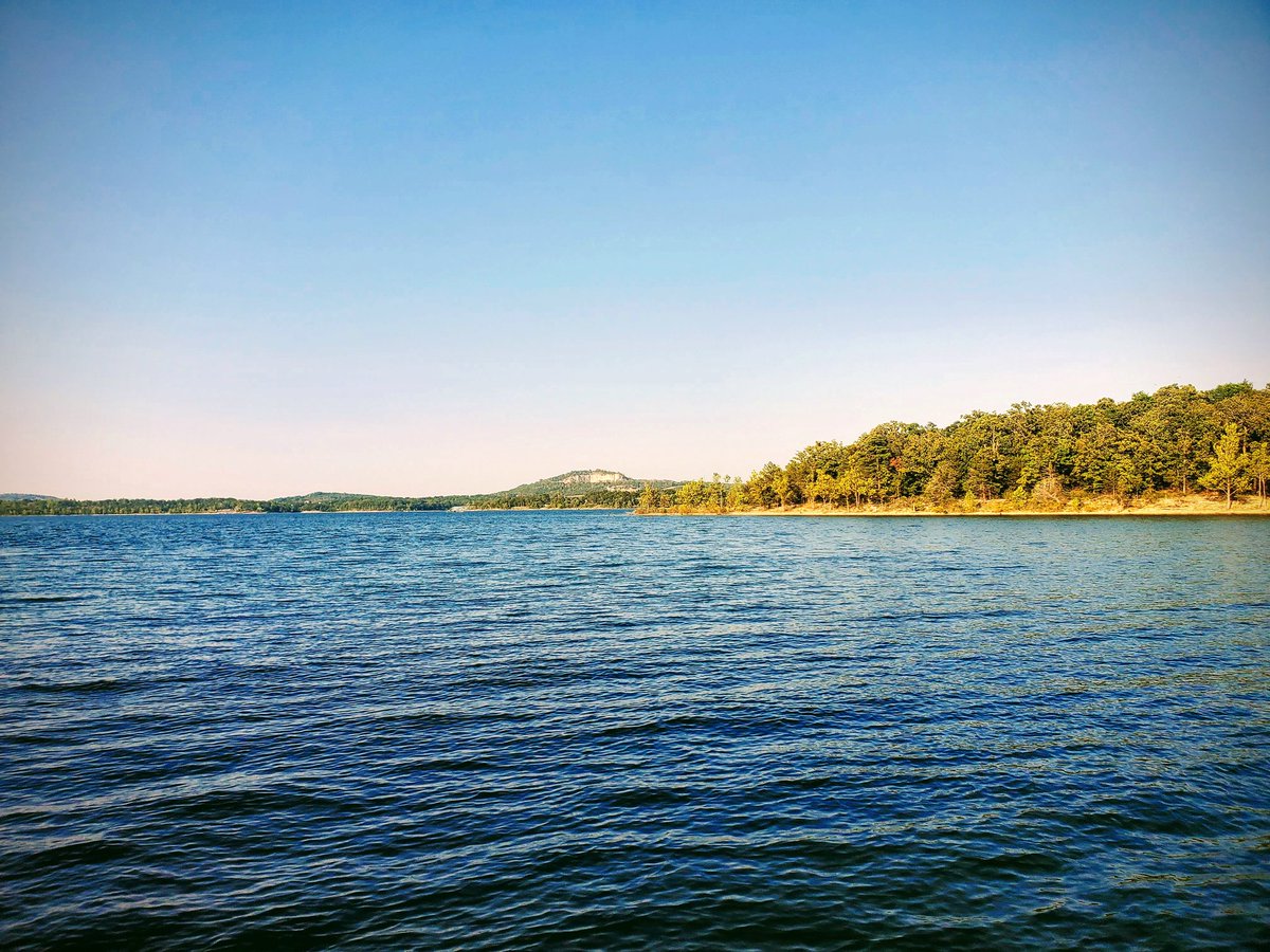 t420_g's tweet image. Spending time out on the lake with old friends....priceless 😌 
 #friendship #Lakelife #tablerock