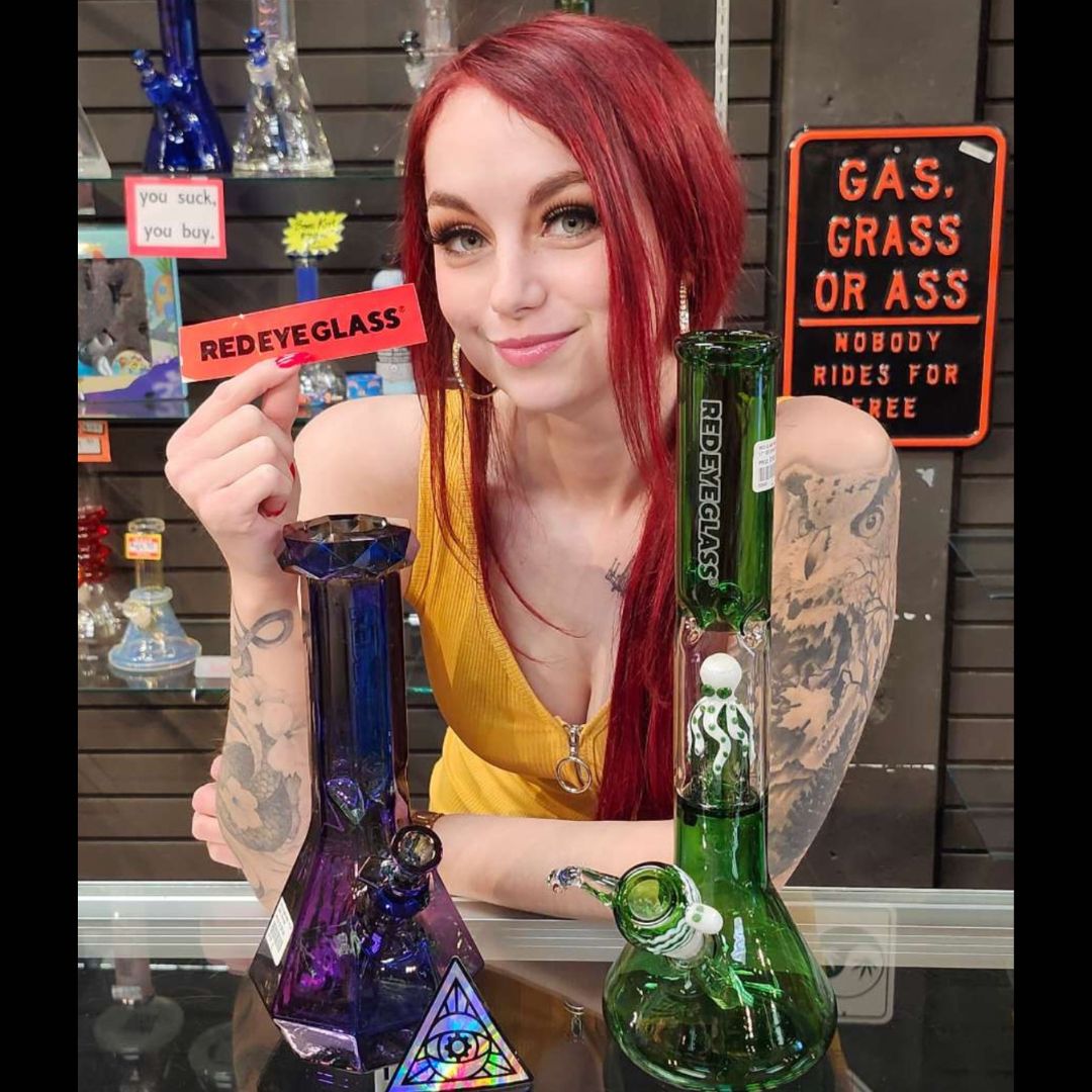 GordsSmokeShop's tweet photo. Upgrade your smoking experience with Red Eye Glass bongs! 💨 These high-quality pieces combine innovative design with stunning artistry, offering a smooth and stylish hit every time. 🔥
#RedEyeGlass #Bongs #SmokeInStyle #CannabisCommunity https://t.co/7QghuIOVzd