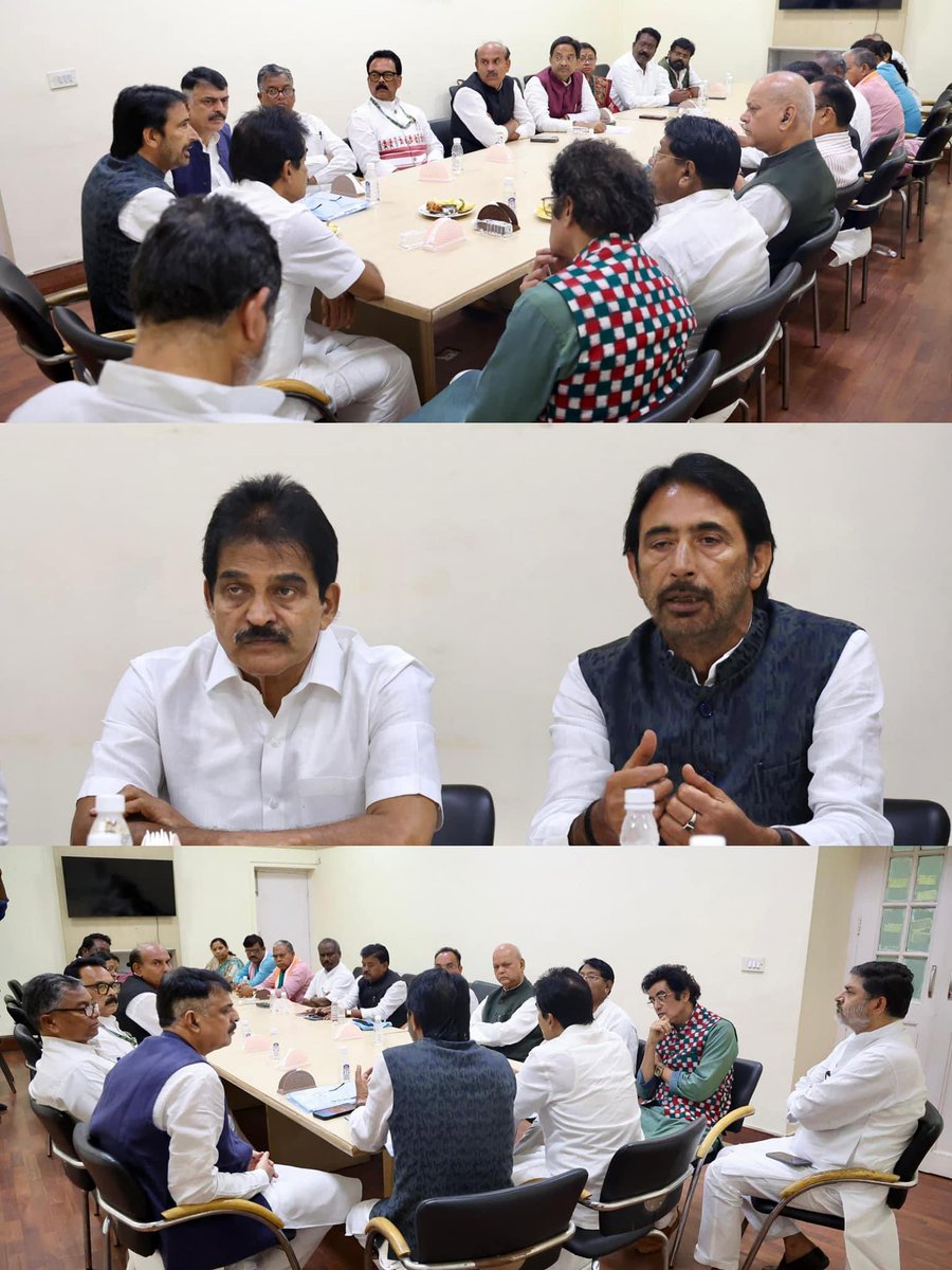 आज अखिल <a href="/INCIndia/">Congress</a> के संगठन महासचिव आदरणीय श्री <a href="/kcvenugopalmp/">K C Venugopal</a> जी एवं राष्ट्रीय महासचिव सह झारखंड प्रभारी आदरणीय श्री <a href="/GAMIR_INC/">Ghulam Ahmad Mir</a> जी की उपस्थिति में झारखंड में आसन्न विधानसभा चुनाव को लेकर महत्वपूर्ण रणनीतिक बैठक हुई। 

इस बैठक में झारखंड के 20 वरिष्ठ कांग्रेस नेताओं के साथ शामिल