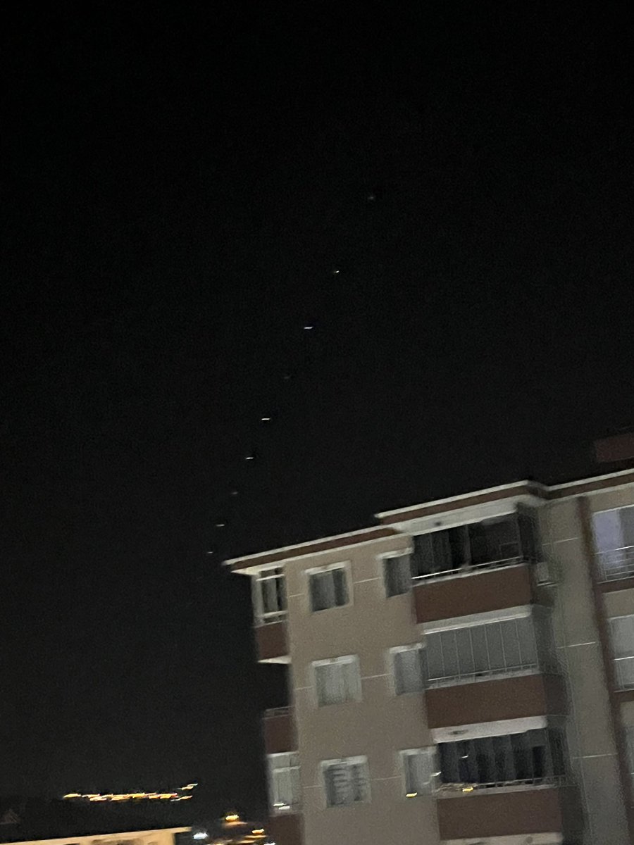 ertngnc's tweet photo. Starlink, havacılık ve uzay şirketi @SpaceX ait bir uydu internet takımyıldızı #Tekirdağ semalarında da görüldü.. https://t.co/AdRlNcDxUg