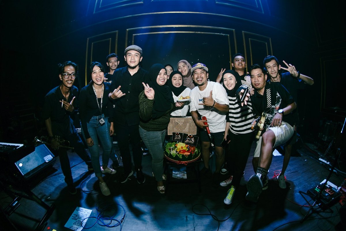 Dirgahayu untuk kami, terimakasih untuk semuanya yg selalu support kami sampai hari ini. God bless us! 🤍 #16th #astroboykudus #astroboyday #heroesday