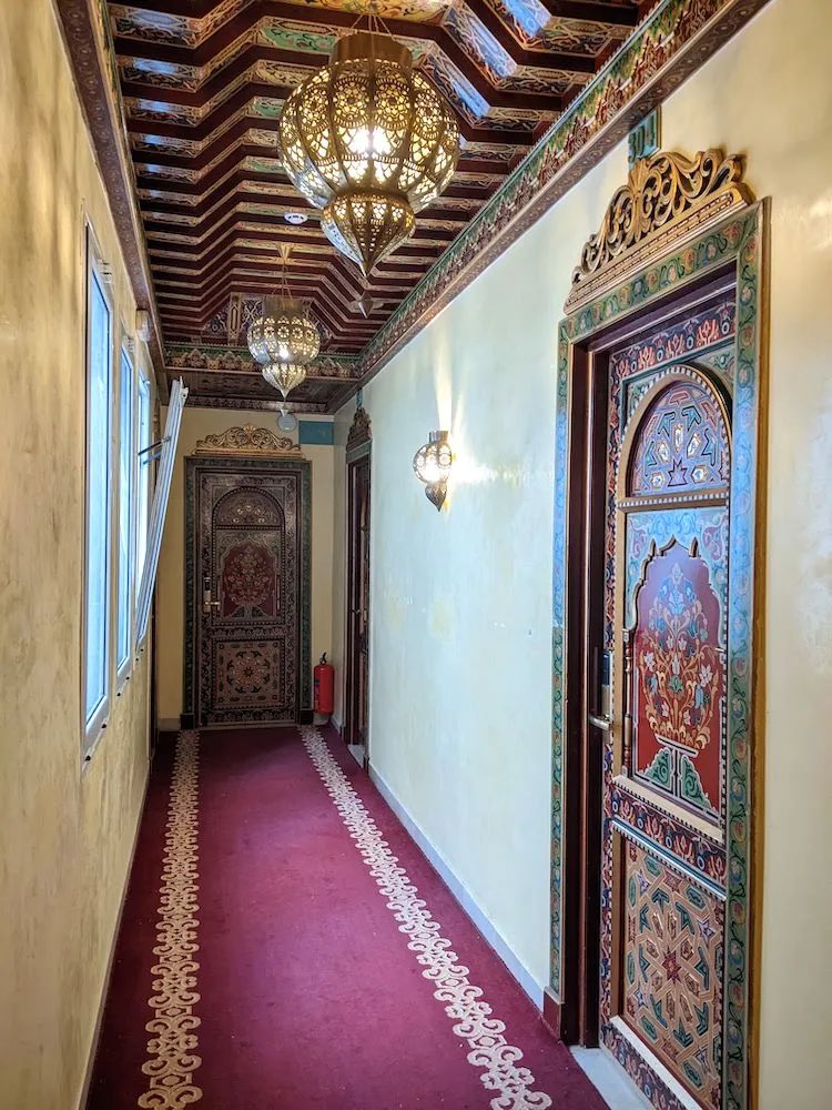 GallozziMrita's tweet photo. …metti una sera a Tunisi nell’Hotel Royal Victoria…nel quartiere La Medina, l’Ex British Embassy Hotel… un incanto di mosaici, intarsi e legno dipinto, ottimale per una “forestologa”..  #tunisi #certificando #sempreingiro https://t.co/th6hq7fnaC