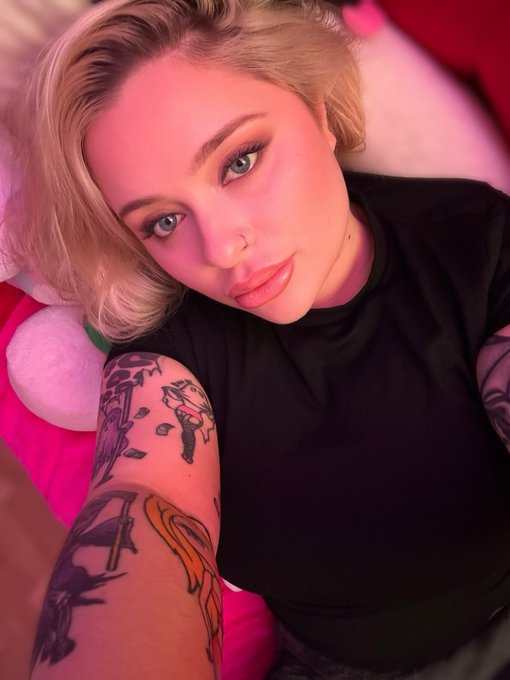 so uwu ✨🎀 https://t.co/RFWainRS5a