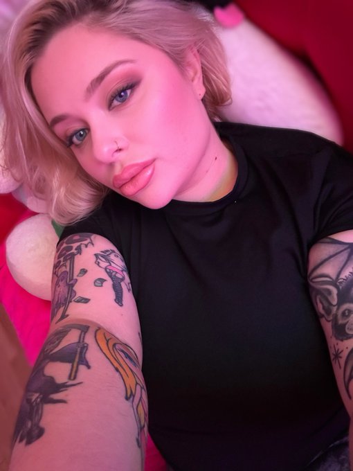 so uwu ✨🎀 https://t.co/RFWainRS5a