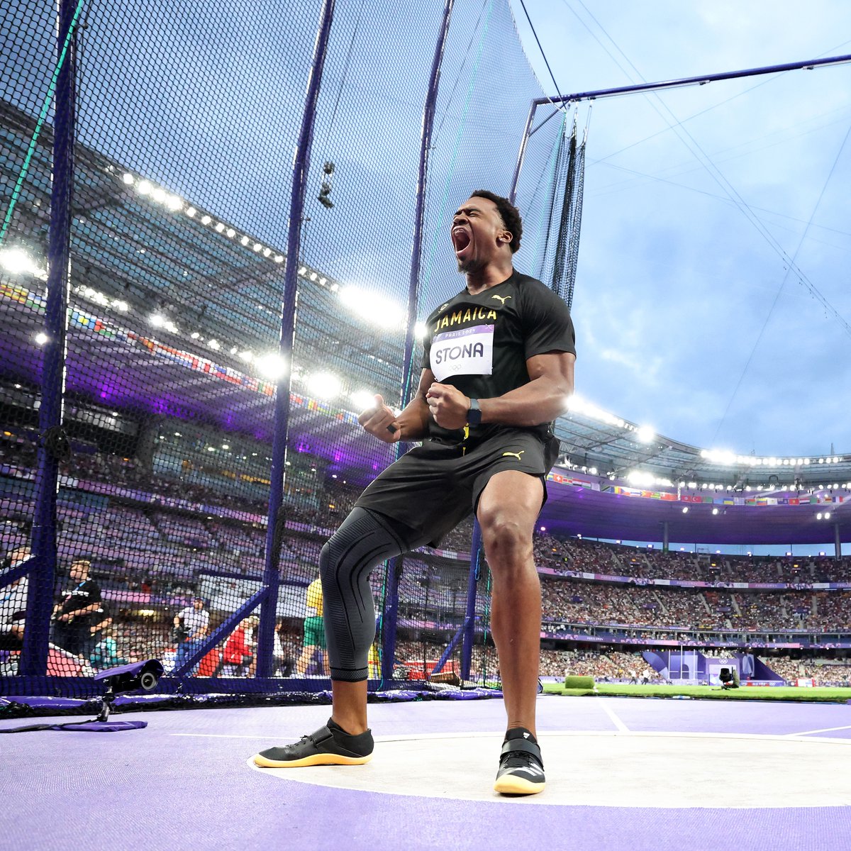 IT'S STONA'S MOMENT 🔥

🇯🇲's Roje Stona is your Olympic discus throw champion  ‼️

70.00m Olympic record for the gold 👏

#Paris2024 #Olympics